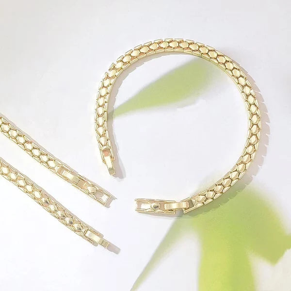 Women’s Scale-Pattern Bracelet