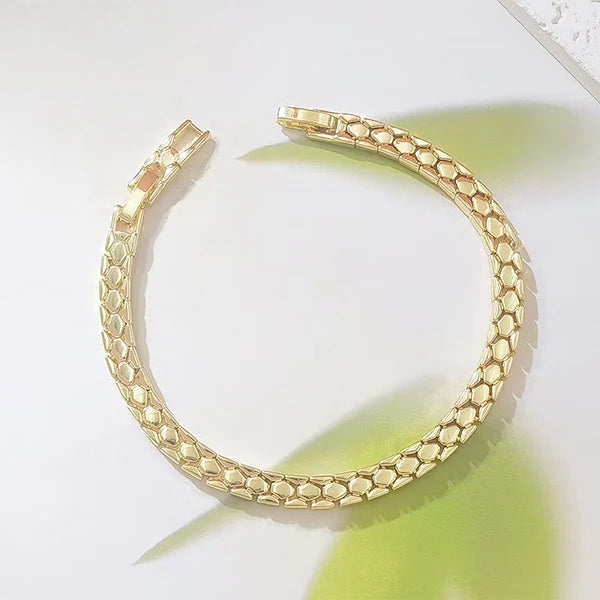 Women’s Scale-Pattern Bracelet