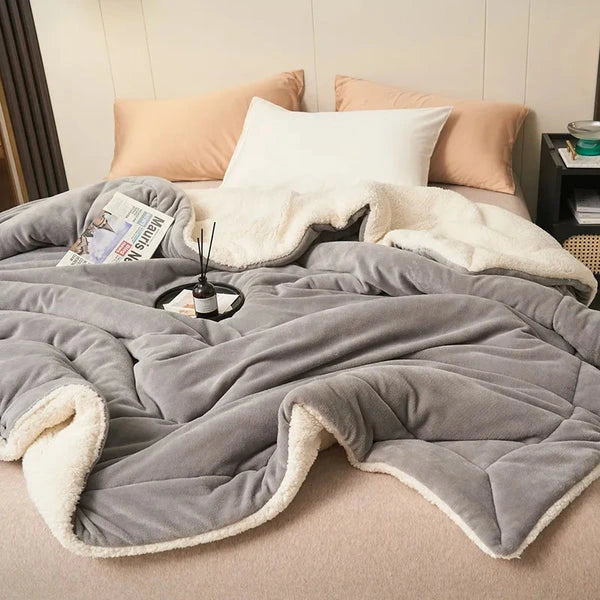 Double-Layer Plush Blanket with Fleece Lining