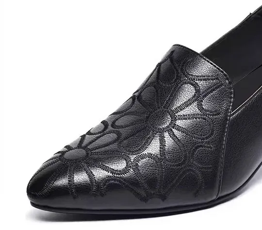 Women's Pointed-Toe Floral-Pattern Pumps