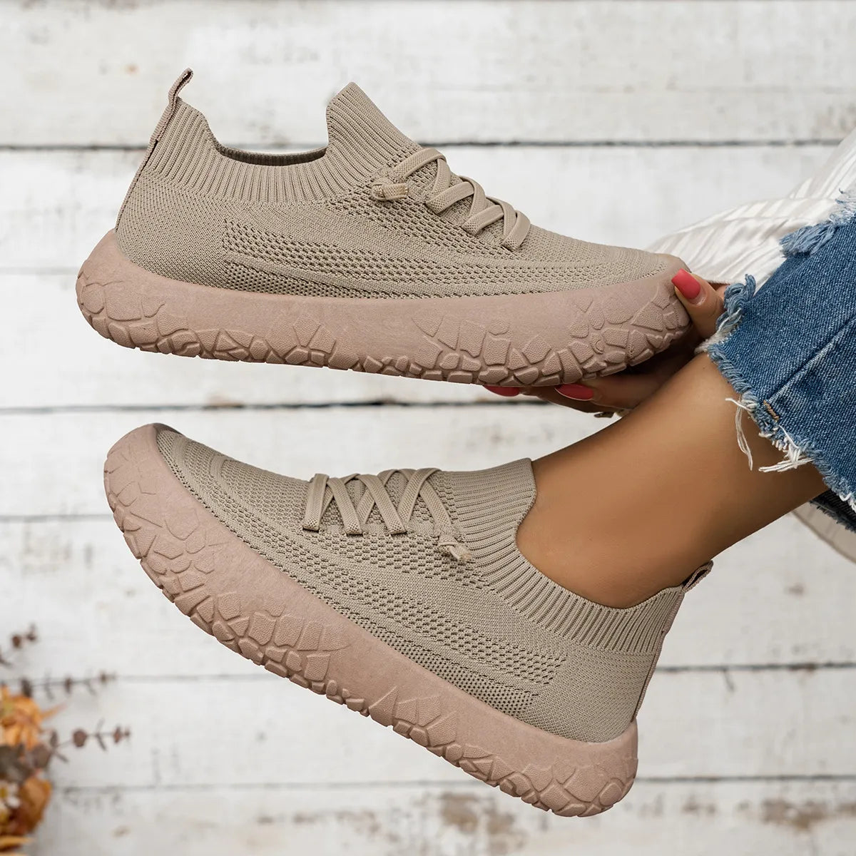 Women's Casual Lace-Up Sneakers