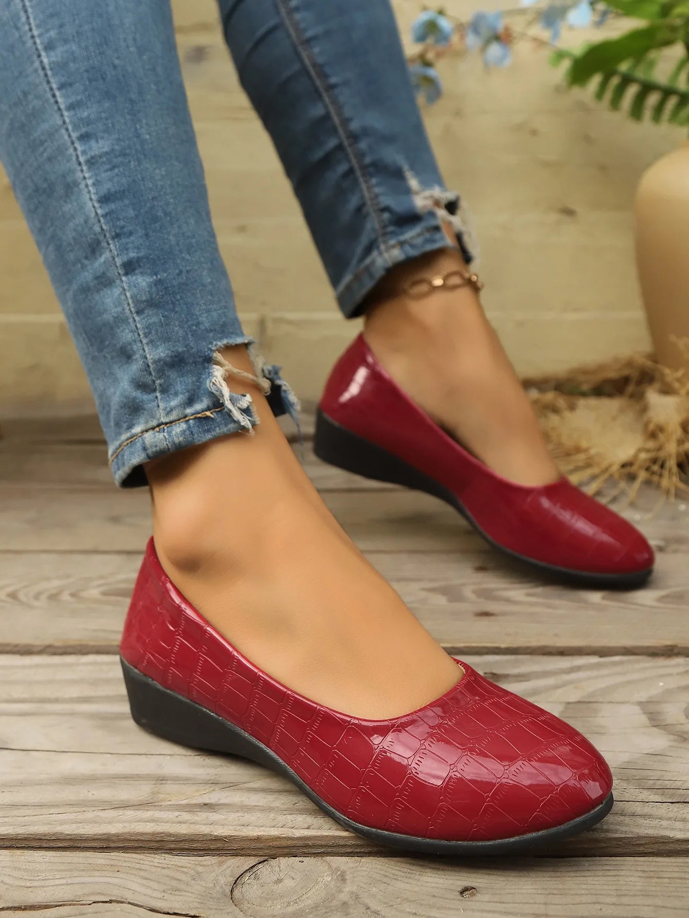 Women's Croc-Embossed Comfort Flats