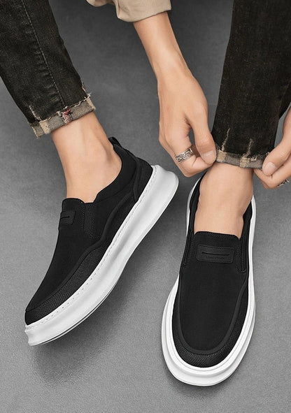 Men’s Contrast Sole Slip-On Loafers