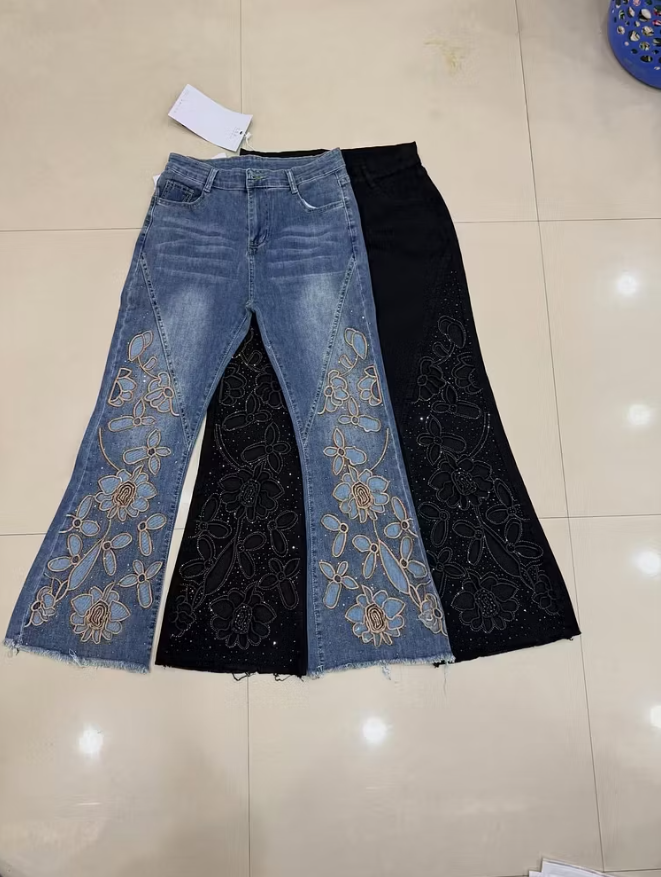 Women's Floral Embroidered Flare Jeans