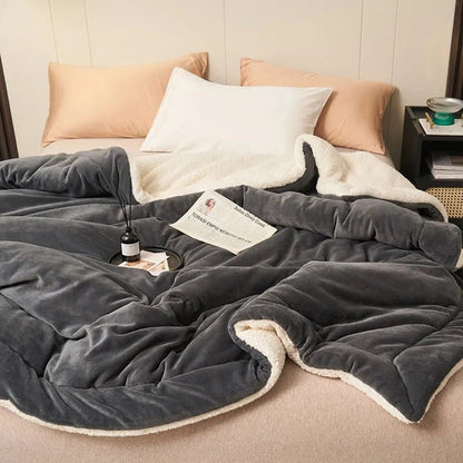 Double-Layer Plush Blanket with Fleece Lining