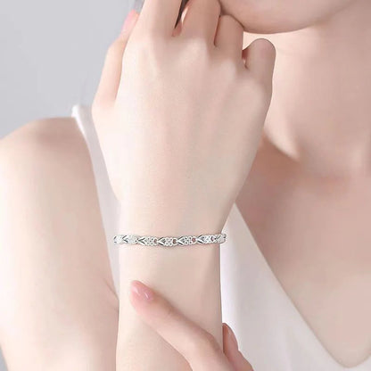 Women’s Elegant Silver Floral Chain Bracelet
