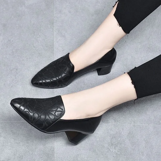 Women's Pointed-Toe Floral-Pattern Pumps