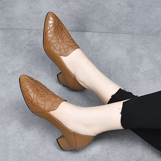 Women's Pointed-Toe Floral-Pattern Pumps