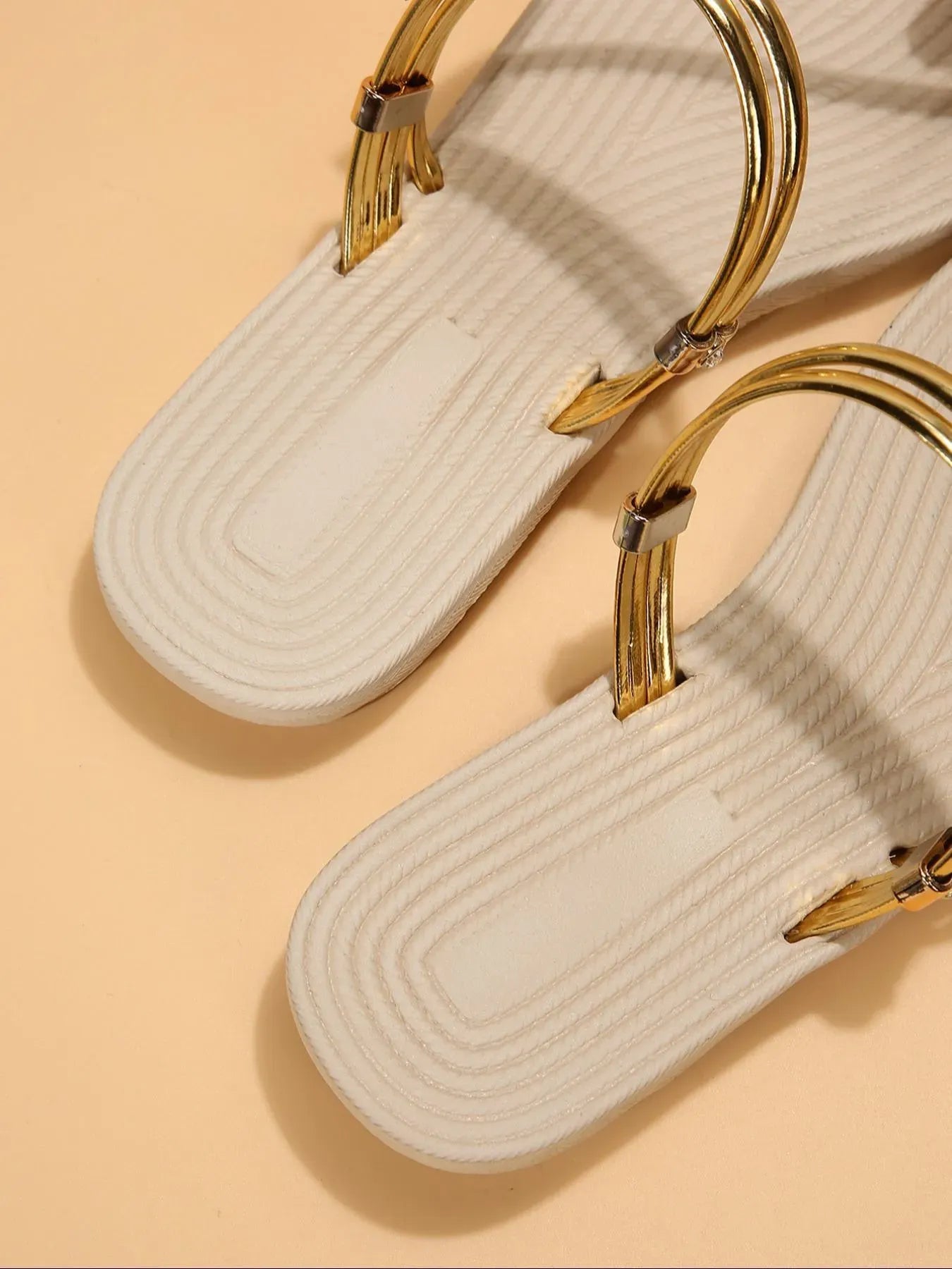 Women’s Heart Accent Toe Loop Flat Sandals