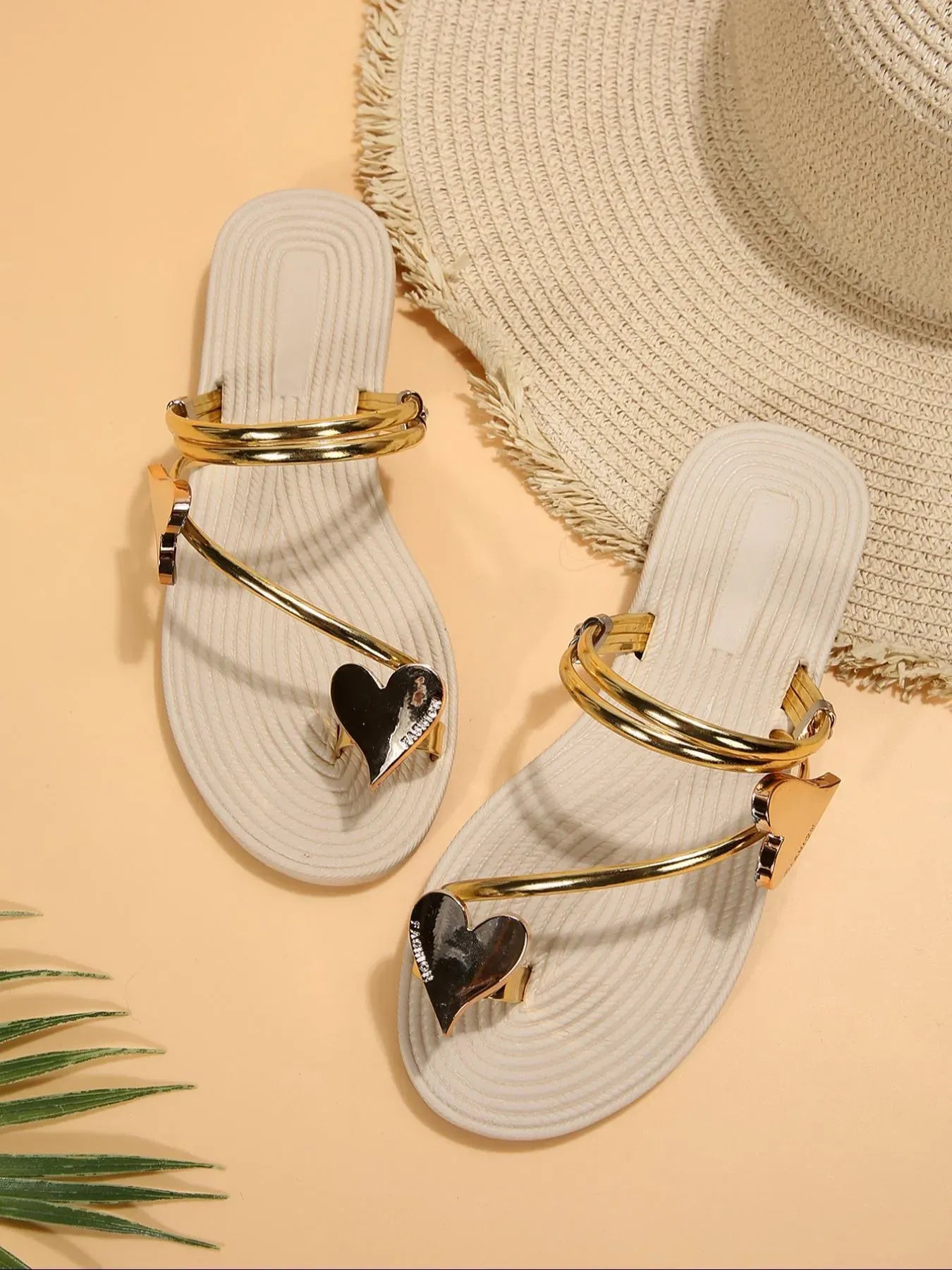 Women’s Heart Accent Toe Loop Flat Sandals