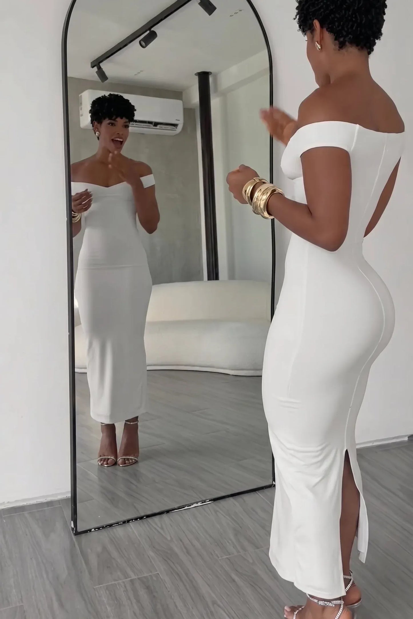 Women’s Off-Shoulder Curve-Hugging Maxi Dress