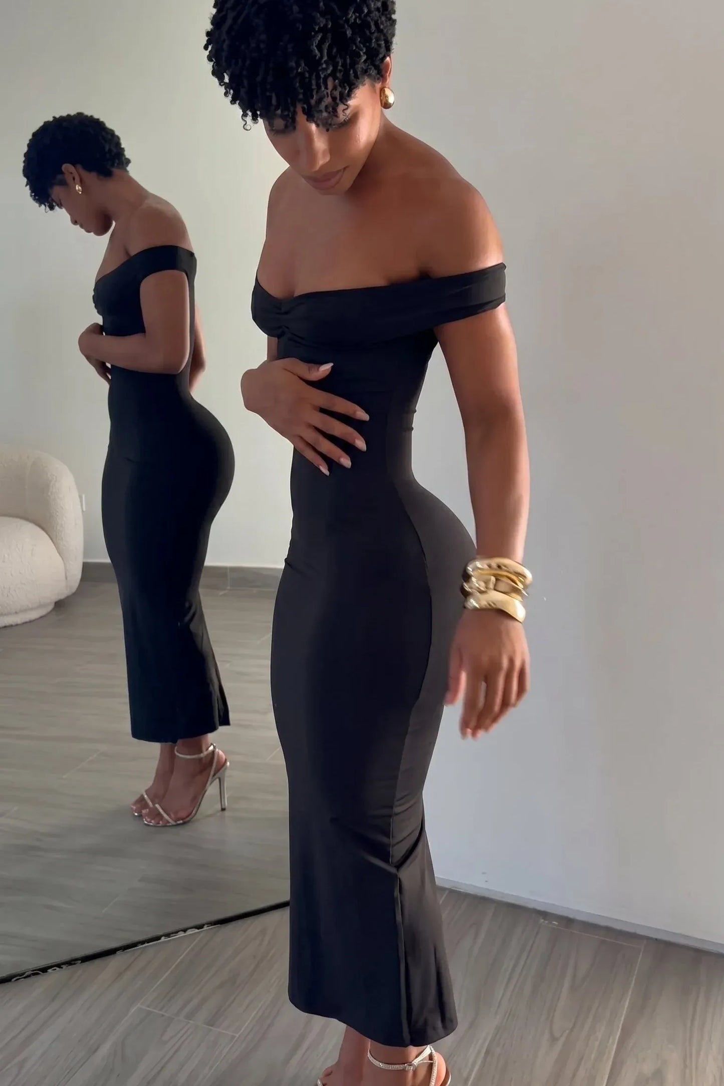 Women’s Off-Shoulder Curve-Hugging Maxi Dress