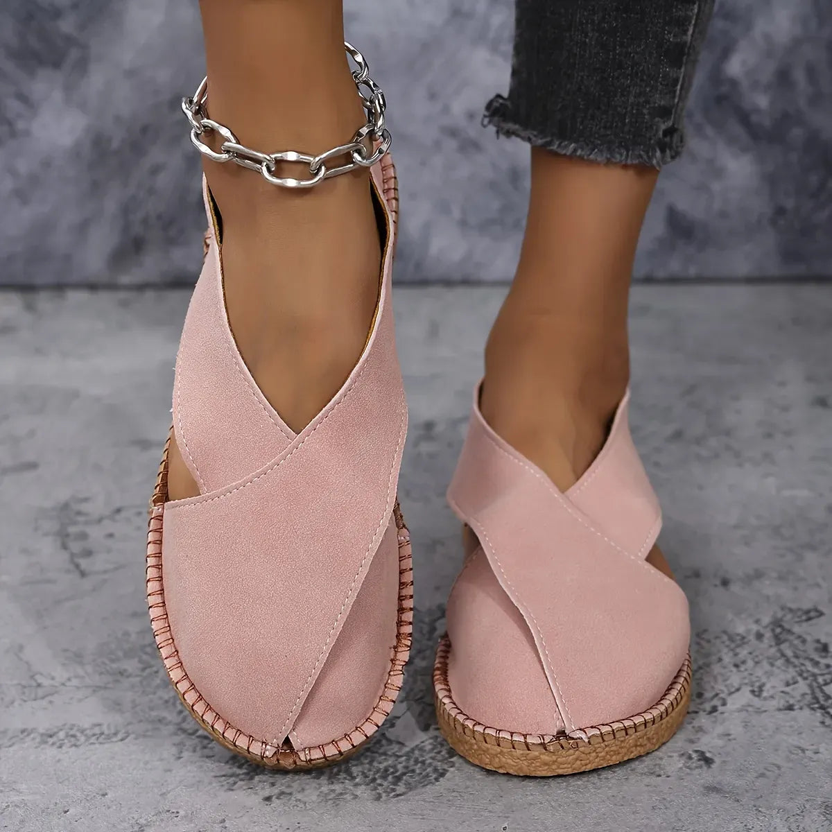 Women’s Crisscross Closed-Toe Flat Sandals