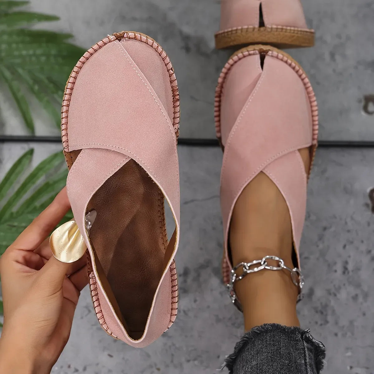Women’s Crisscross Closed-Toe Flat Sandals