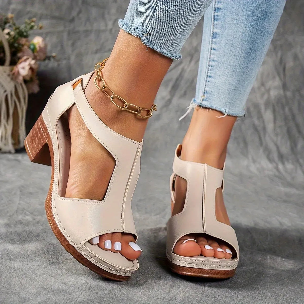 Rectangular Cut Heels Women’s Chunky Heel Cutout Sandals – Londyx