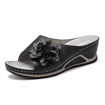 Women’s Soft Comfort Slip-On Flower Detail Sandals